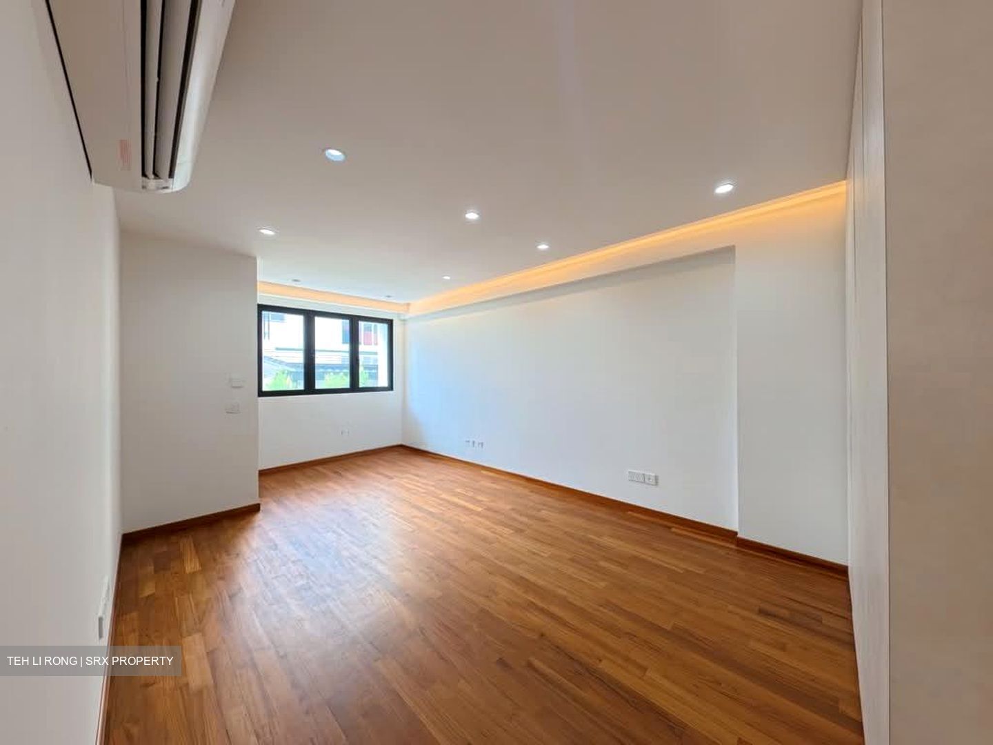 Lucky Hills (D16), Terrace #604570501